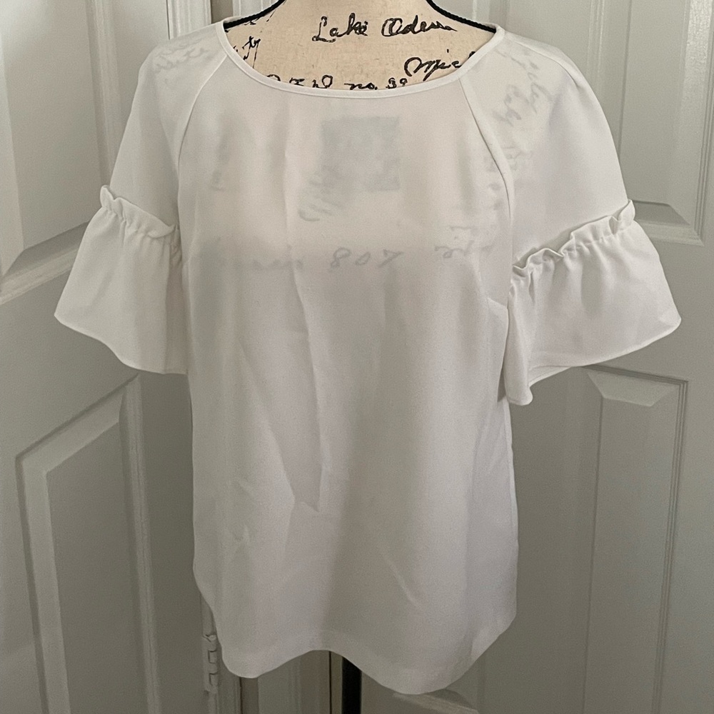 Pretty blouse. - Picture 2 of 2